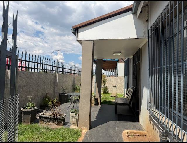 4 BEDROOM HOUSE FOR SALE IN ALBERTON NORTH